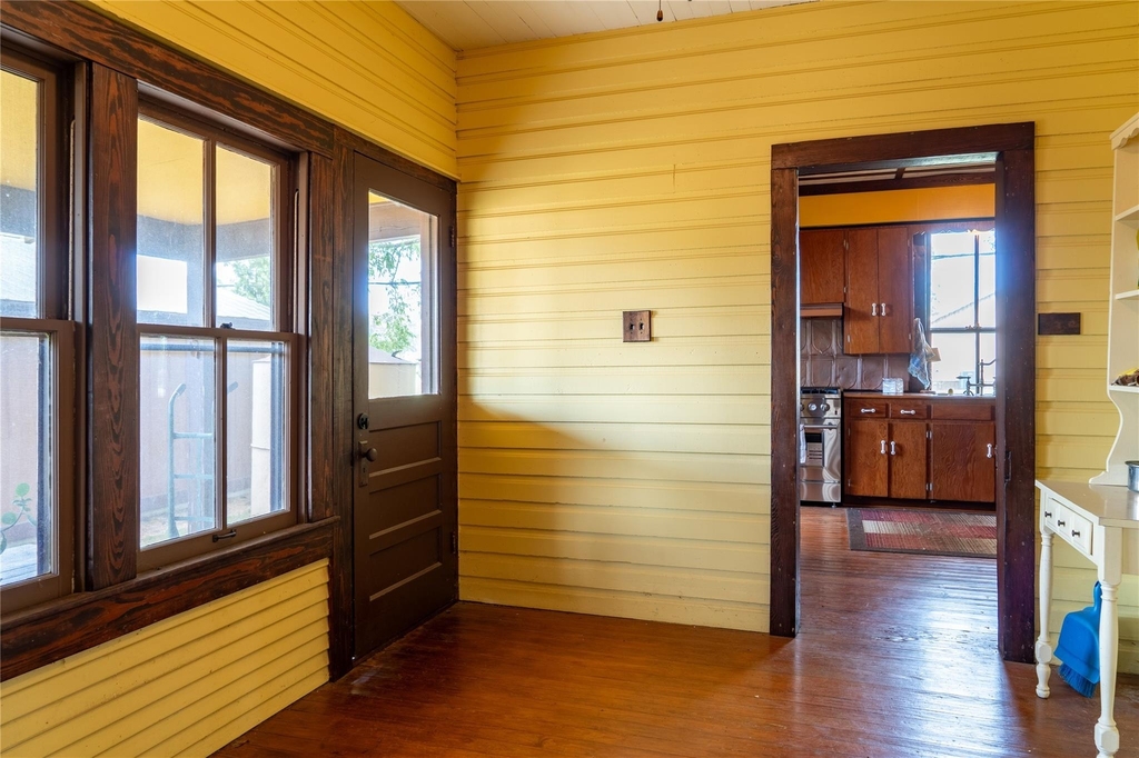 115 N Lockhart St - Photo 9