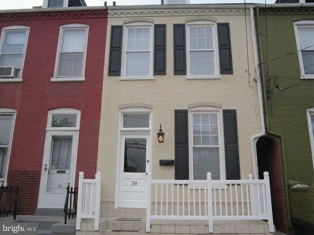 38 Liberty Street W - Photo 0