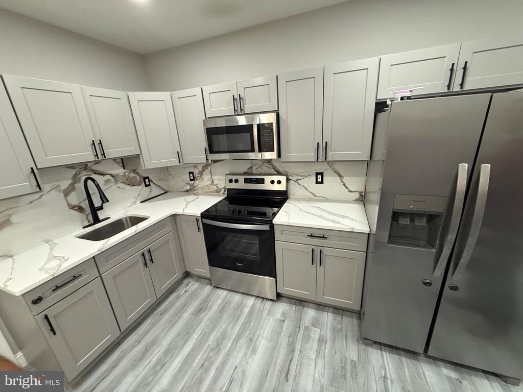 426 E 10th Street - Photo 0