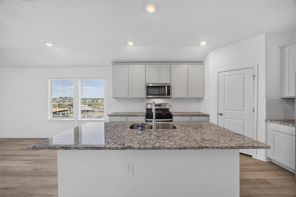 12413 Saint Thomas Dr - Photo 14