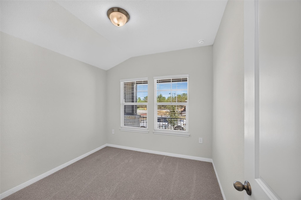 12413 Saint Thomas Dr - Photo 5