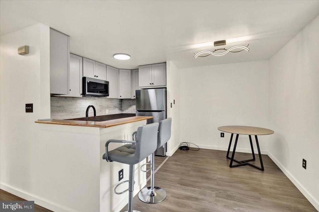 1334 W Wyomissing Boulevard - Photo 7