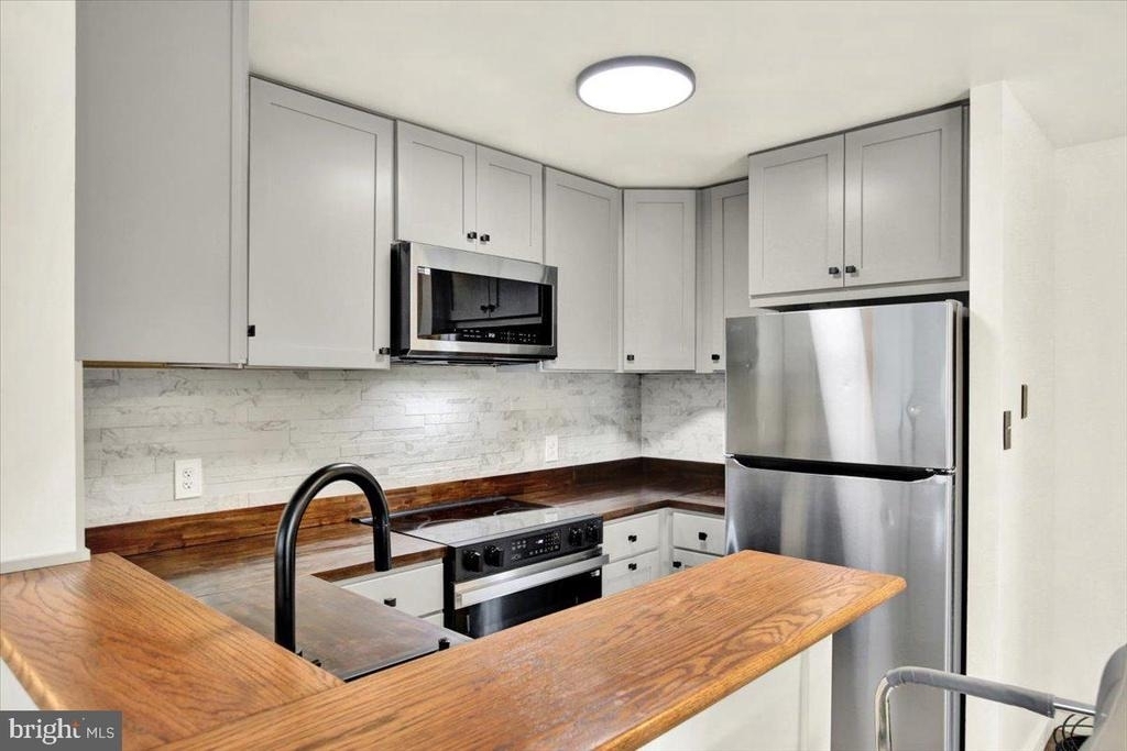 1334 W Wyomissing Boulevard - Photo 4