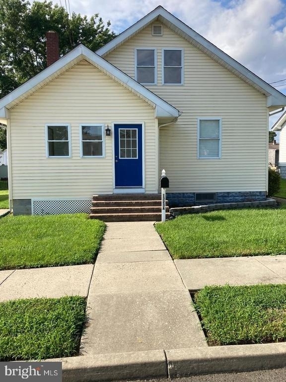 1323b Washington Avenue - Photo 0