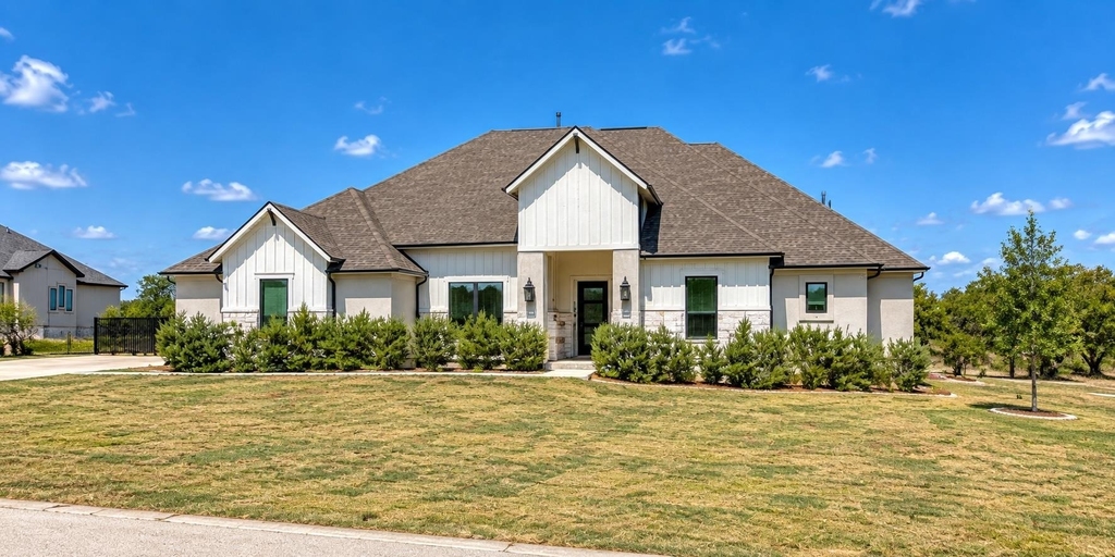 104 Caleb Ct - Photo 0