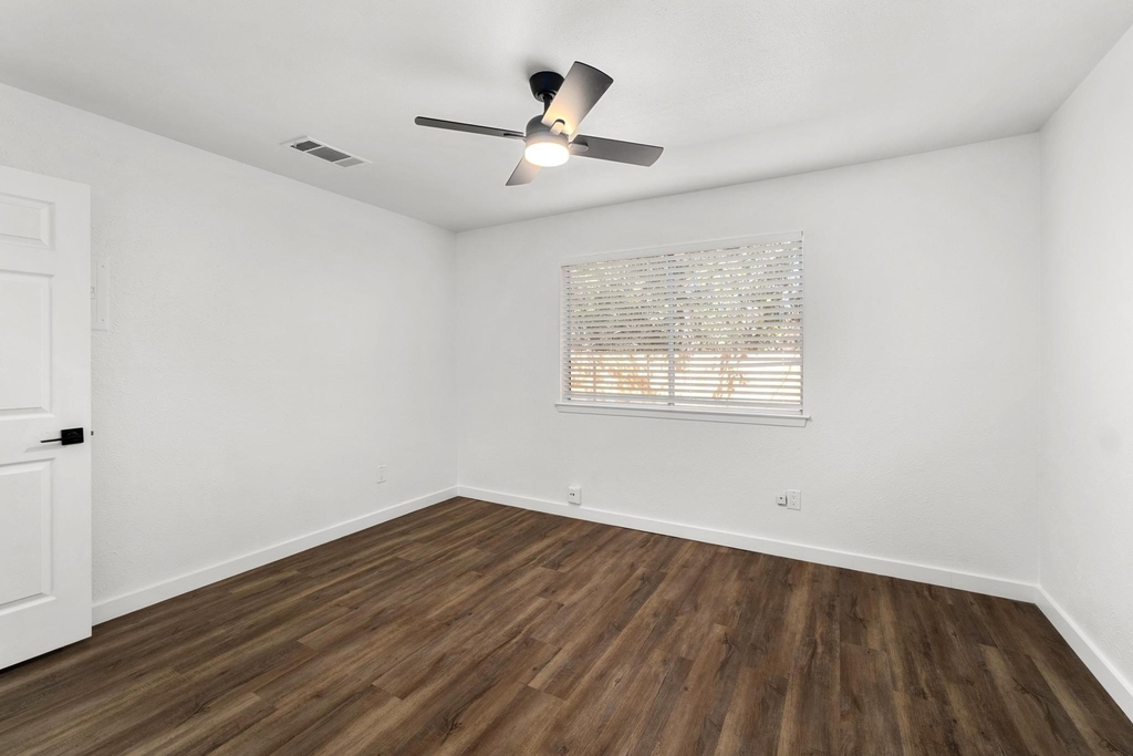 7600 Woodstone Cv - Photo 11