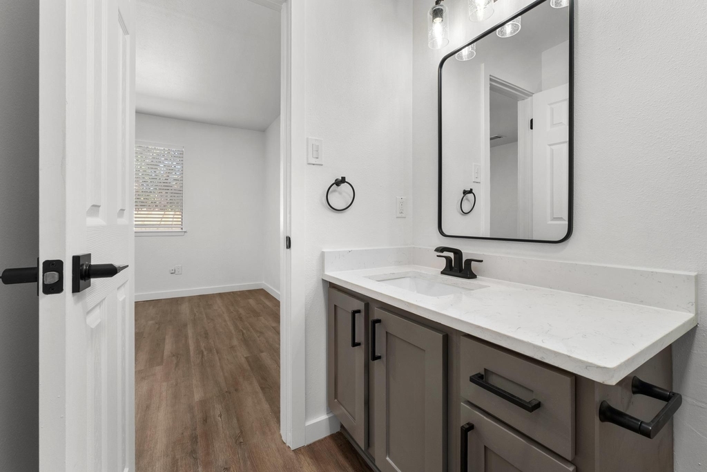 7600 Woodstone Cv - Photo 14