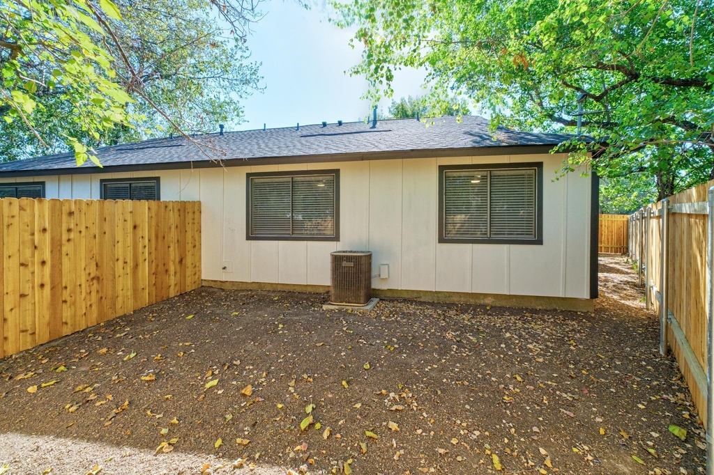 7600 Woodstone Cv - Photo 24