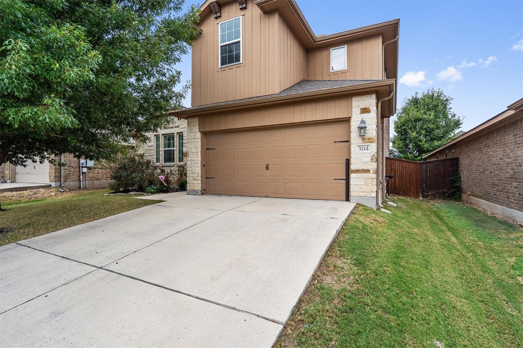 304 Peggy Dr - Photo 0