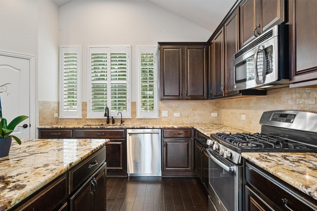 304 Peggy Dr - Photo 4