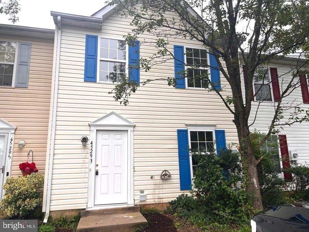 45293 Rumsford Lane - Photo 0