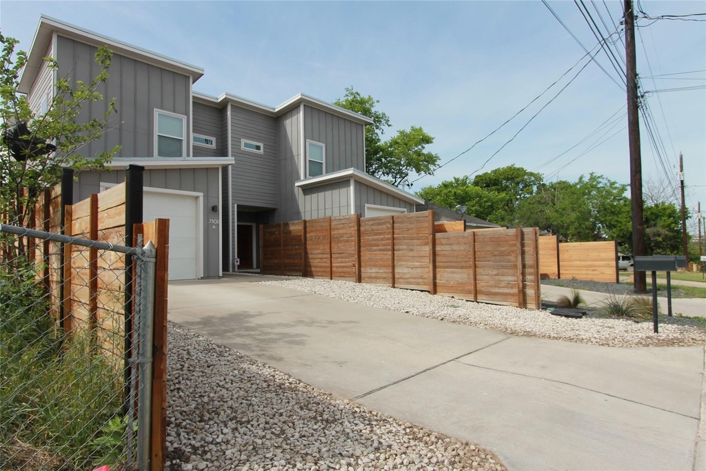 7302 Bennett Ave - Photo 2
