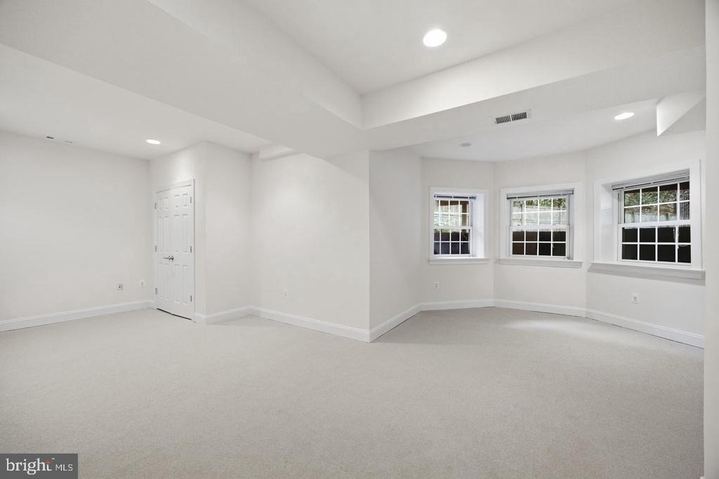 5818 Bradley Boulevard - Photo 49