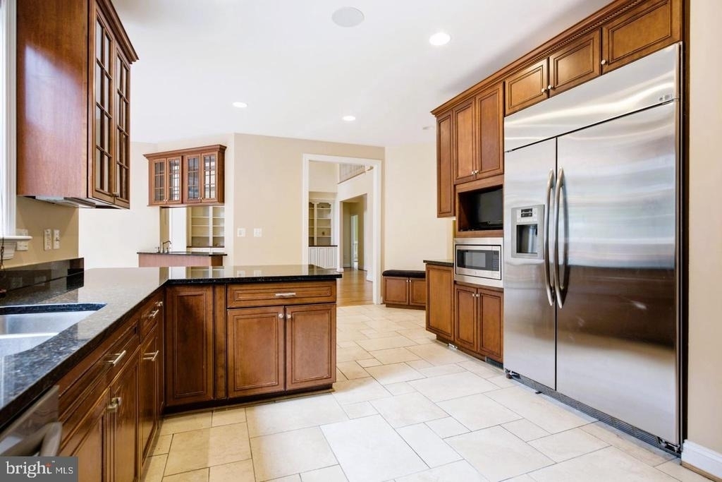 5818 Bradley Boulevard - Photo 19