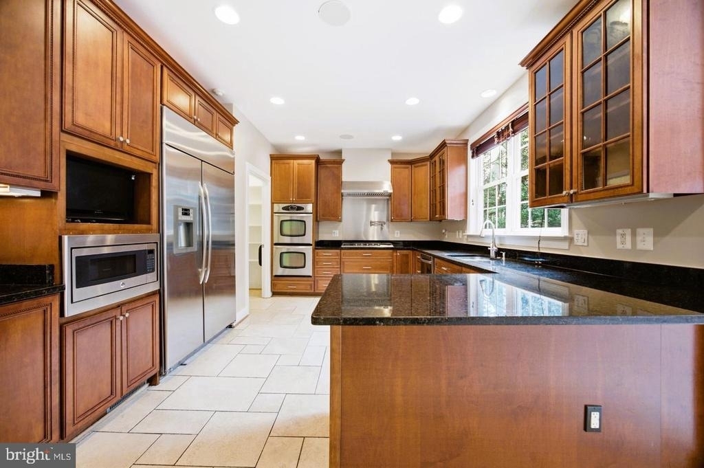 5818 Bradley Boulevard - Photo 18