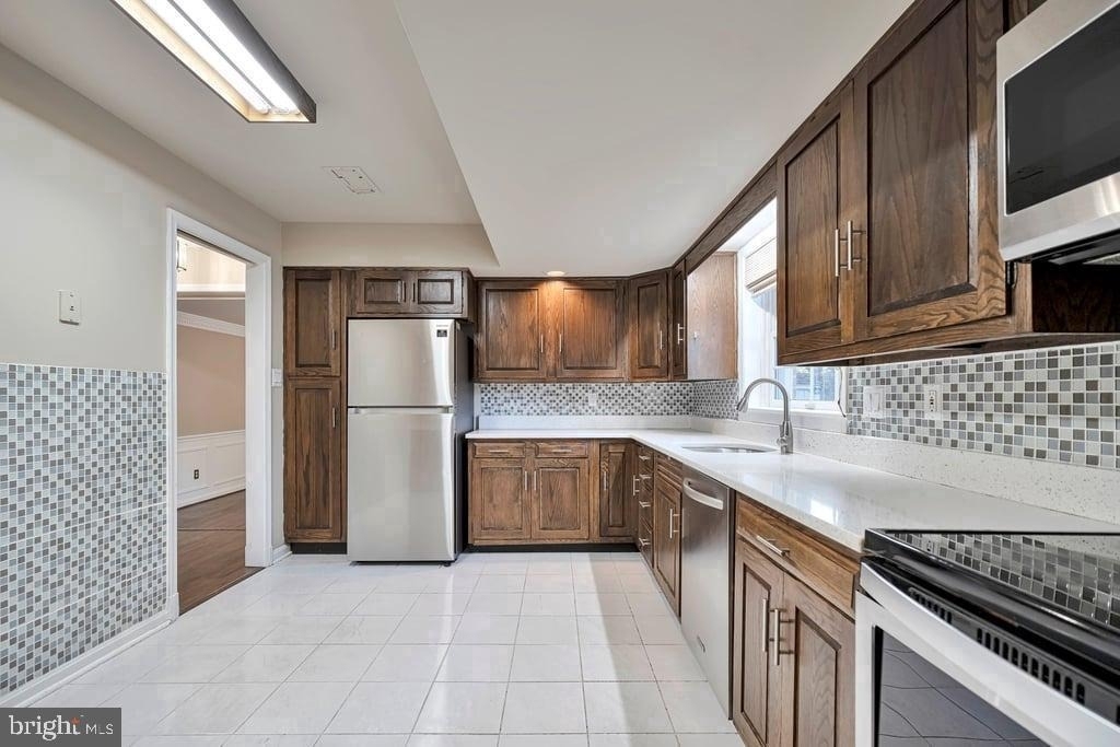 10917 Wickshire Way W - Photo 12