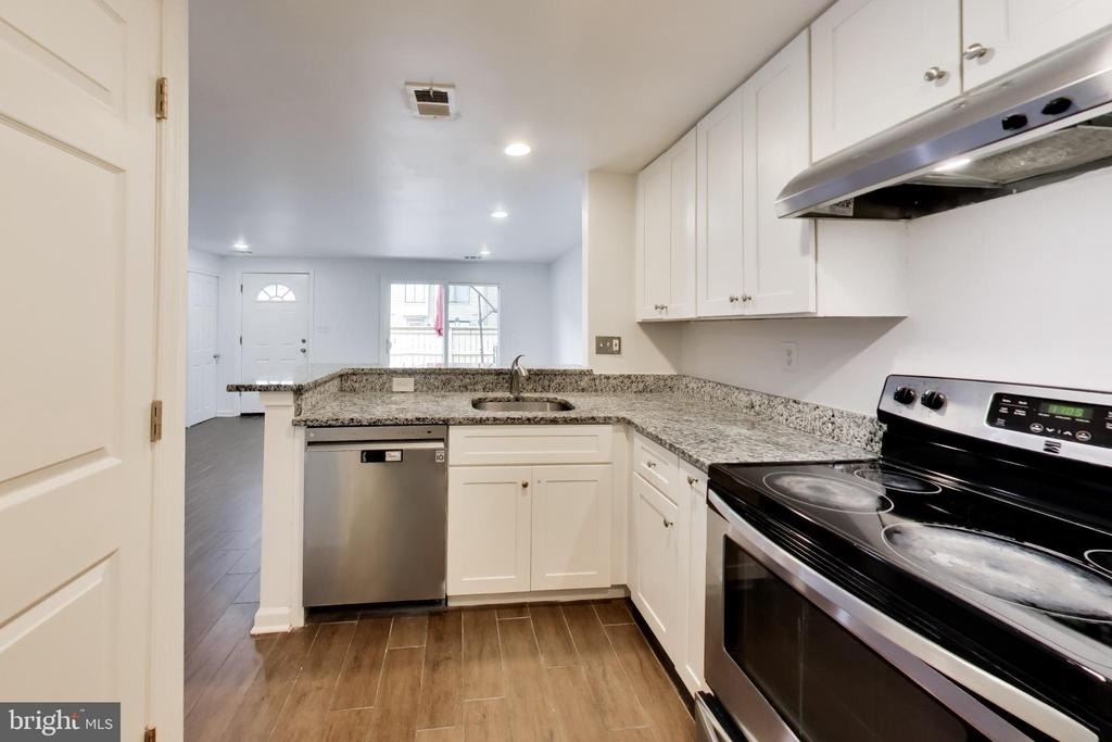 9391 Chadburn Place - Photo 10