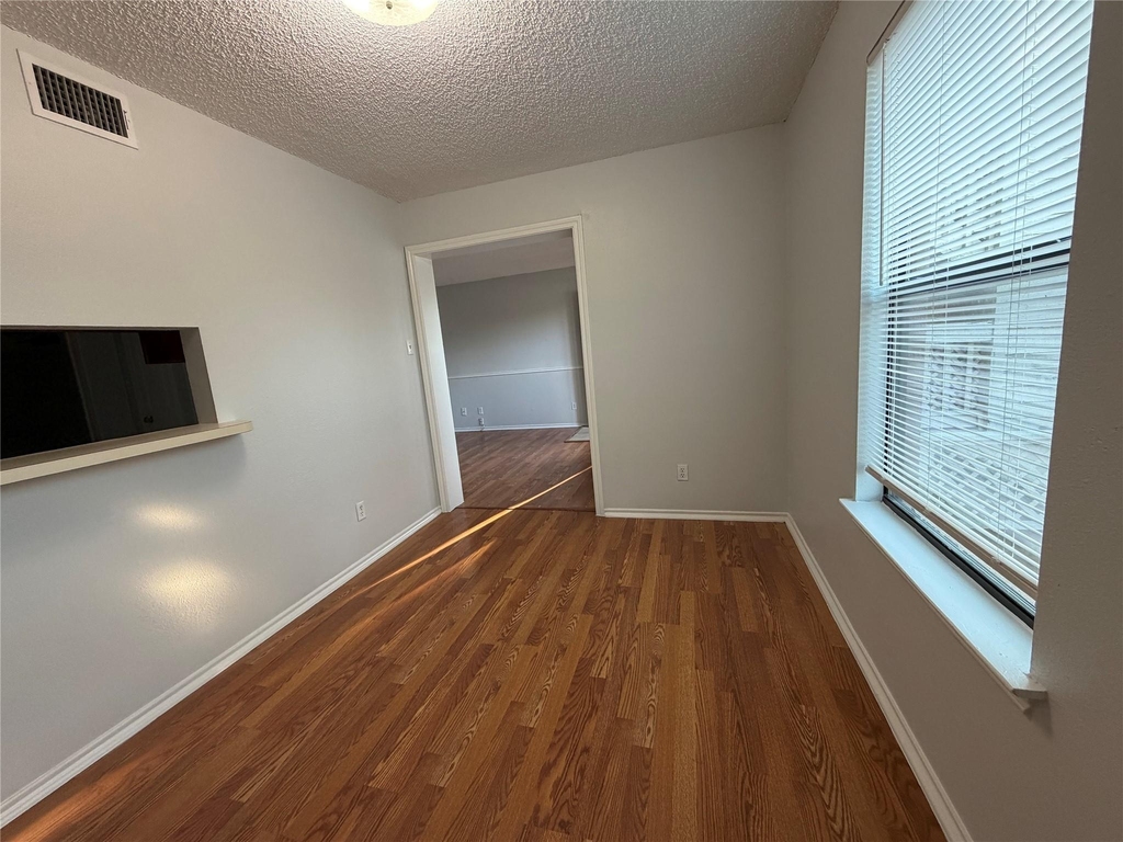 107 E Morrow St - Photo 4