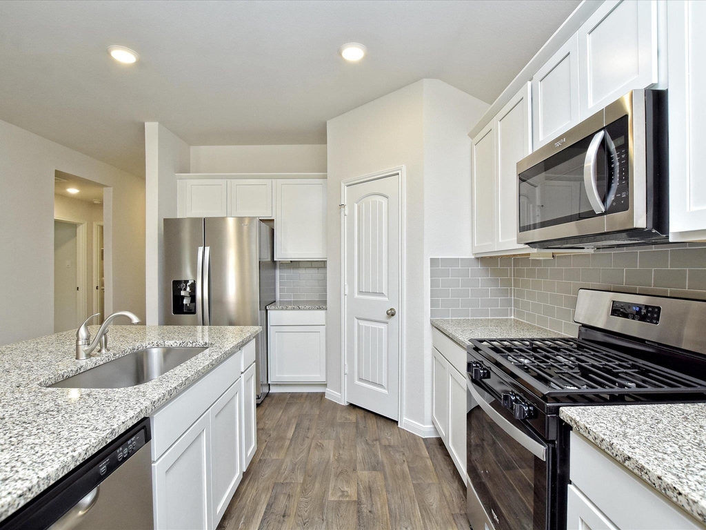 1305 Camden Ln - Photo 8