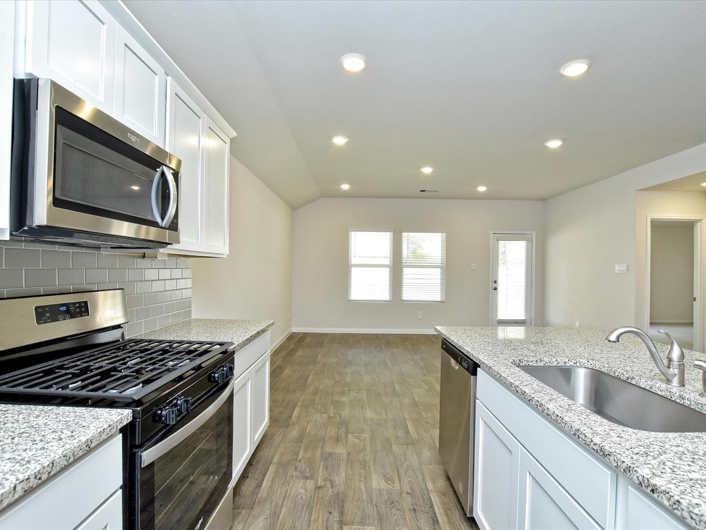 1305 Camden Ln - Photo 9