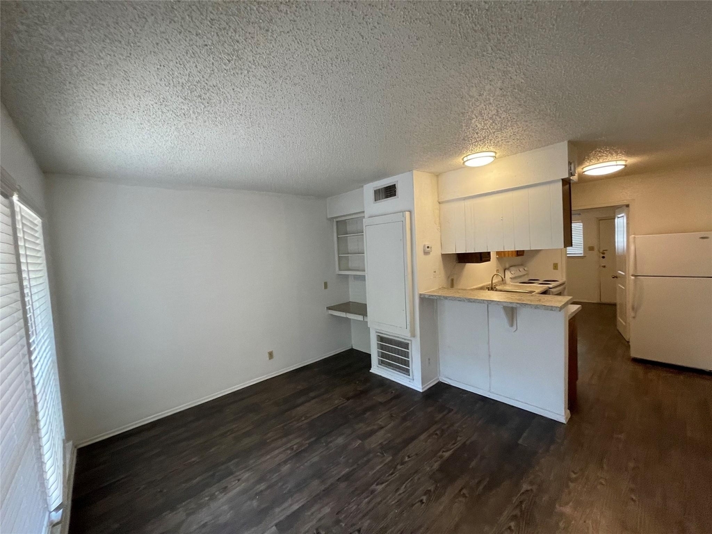 2801 Hemphill Park - Photo 1