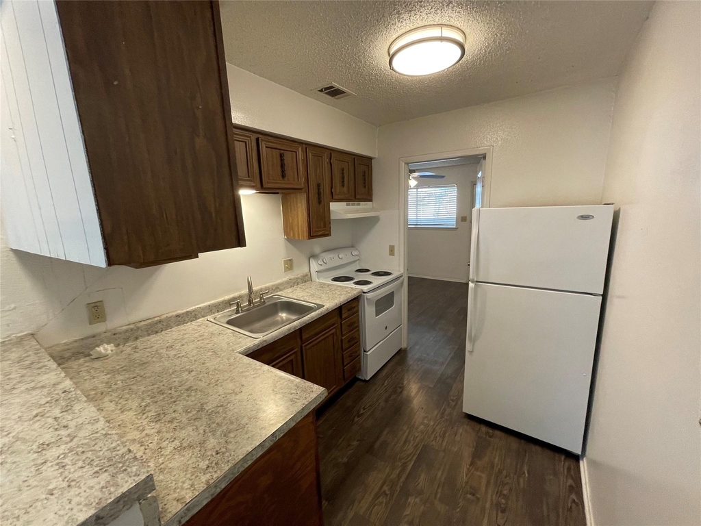 2801 Hemphill Park - Photo 0