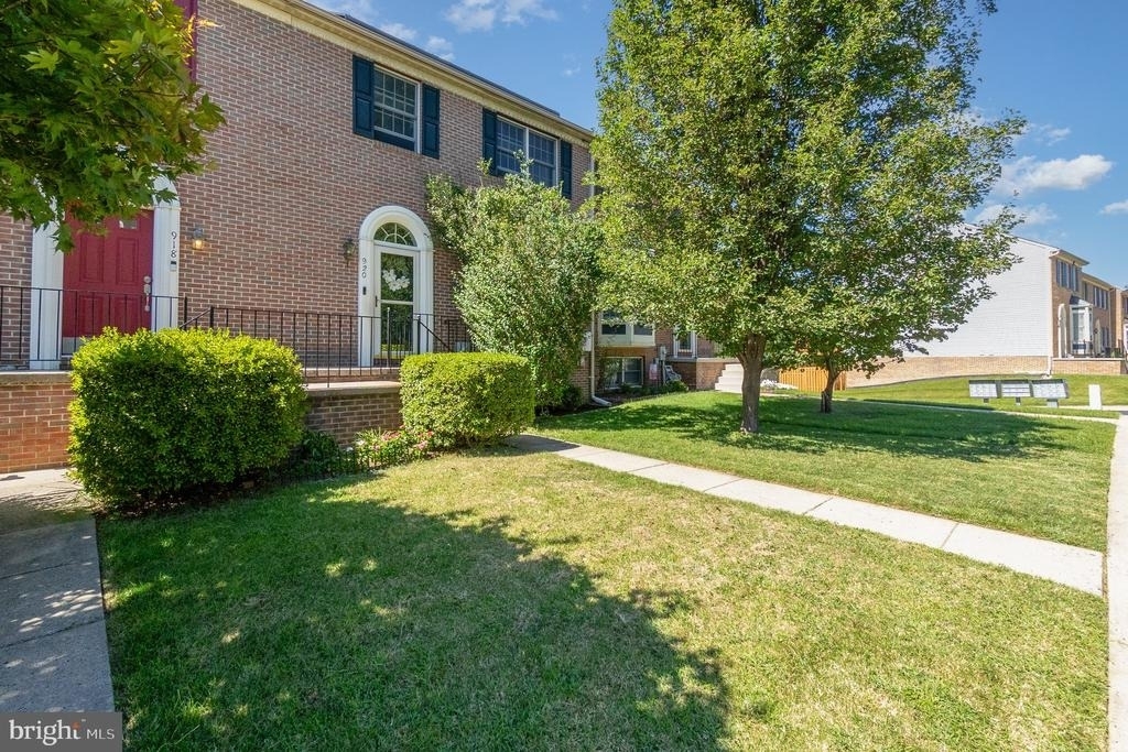 920 Buckland Place - Photo 1