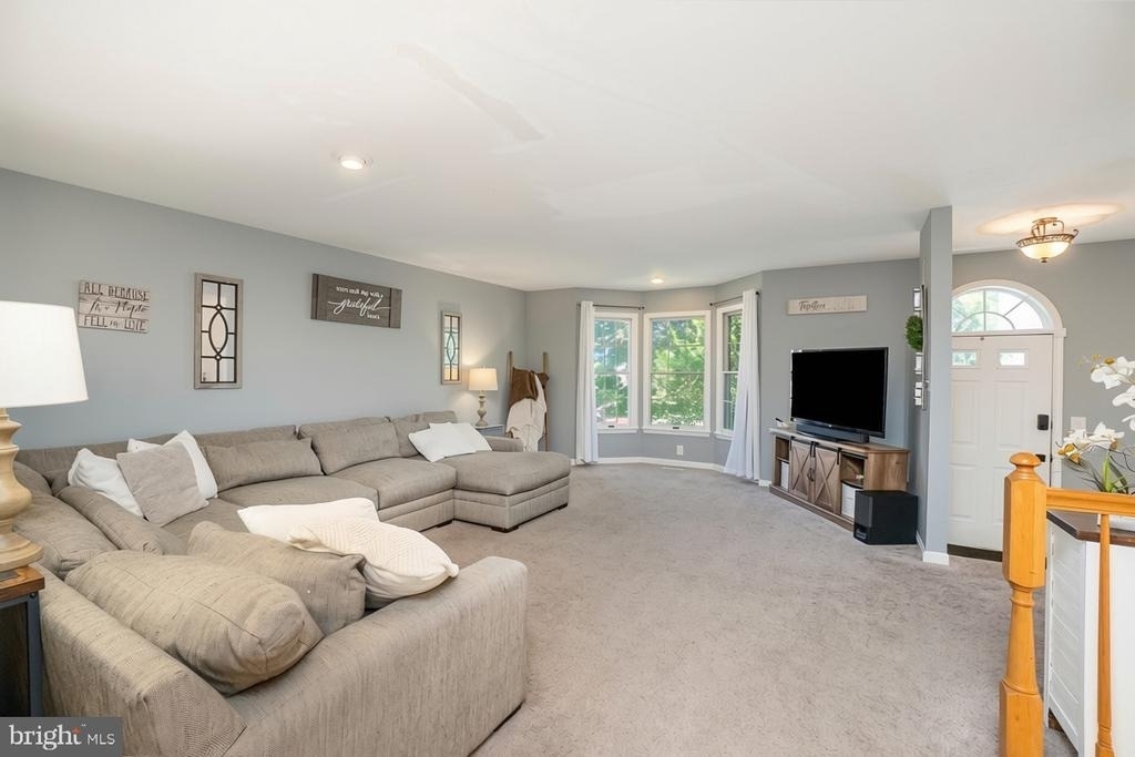 920 Buckland Place - Photo 2