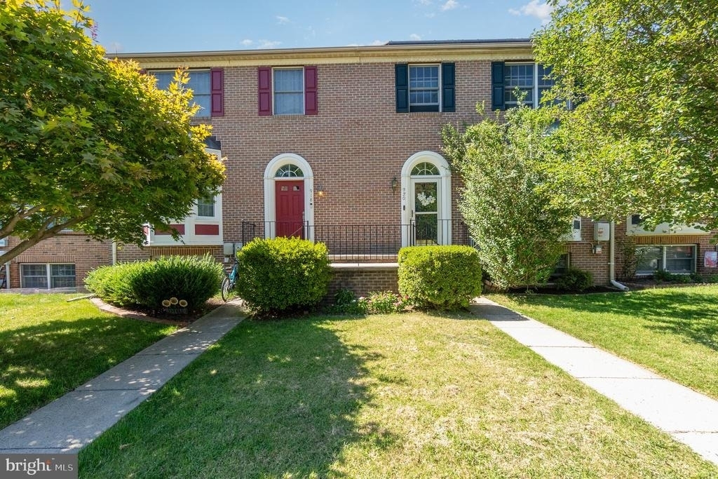 920 Buckland Place - Photo 0