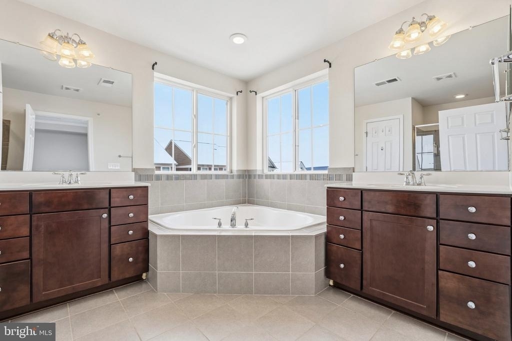 5902 Forum Square - Photo 19