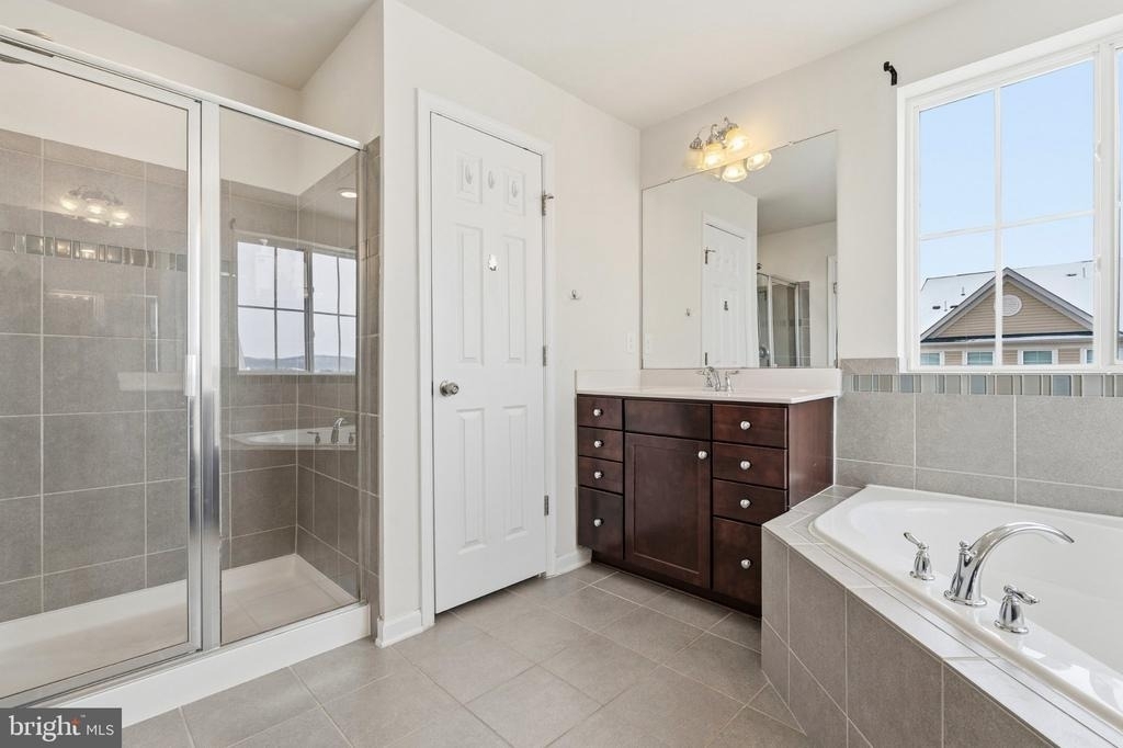5902 Forum Square - Photo 20