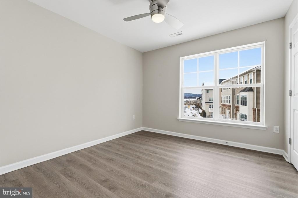 5902 Forum Square - Photo 9