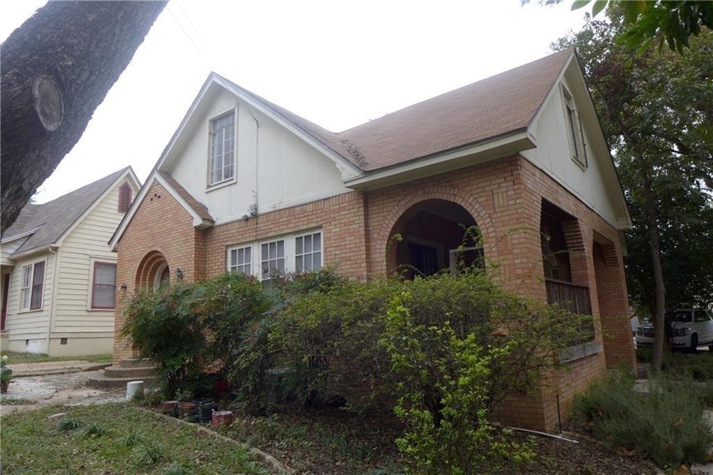 1913 Robbins Pl - Photo 0
