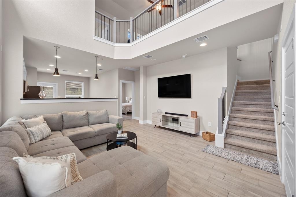 11315 Gadsen Ln - Photo 3