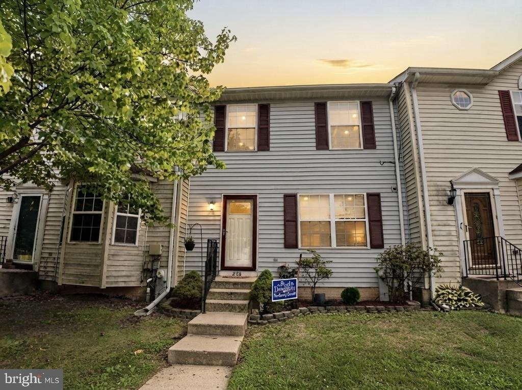 258 Green Fern Way - Photo 0