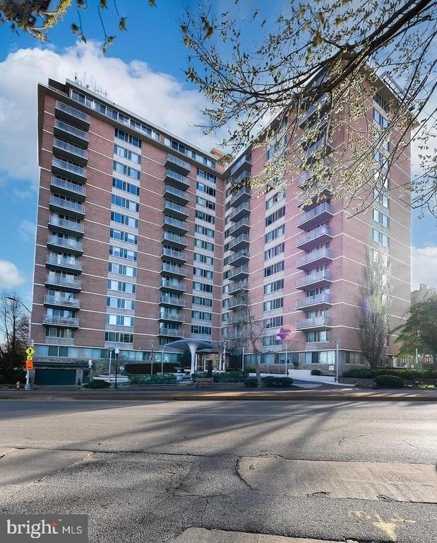 1 E University Parkway - Photo 17