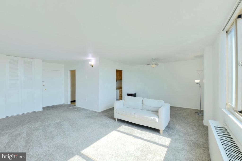 1 E University Parkway - Photo 3