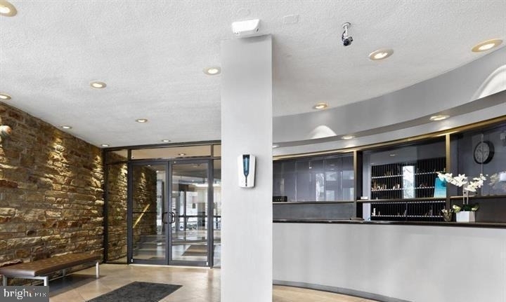 1 E University Parkway - Photo 20