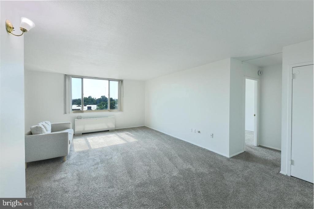 1 E University Parkway - Photo 0