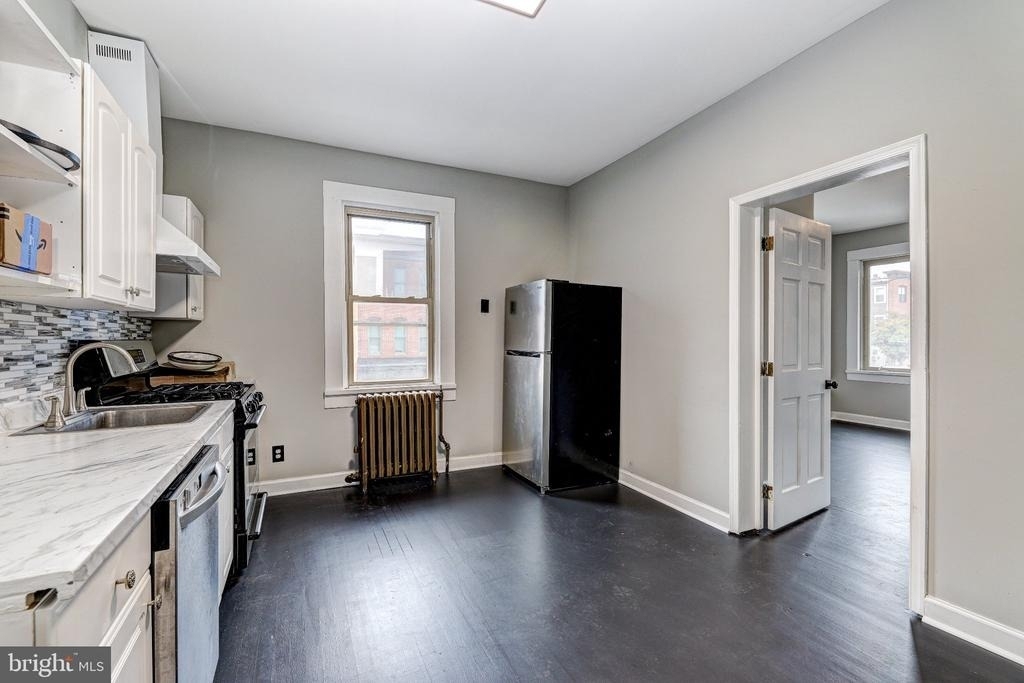 3301 Foster Avenue - Photo 5