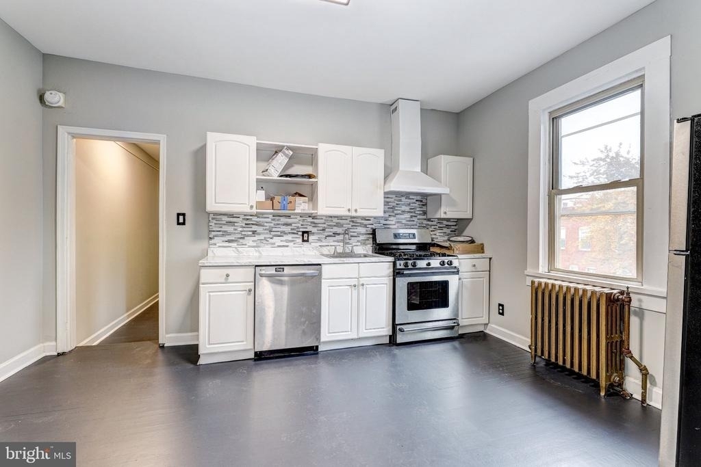 3301 Foster Avenue - Photo 3
