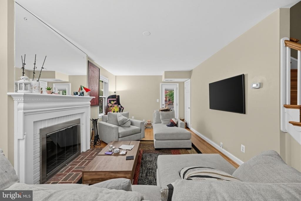 1671 Webster Street Ne - Photo 8