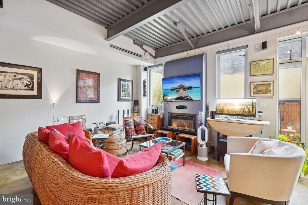 2351 Champlain Street Nw - Photo 3