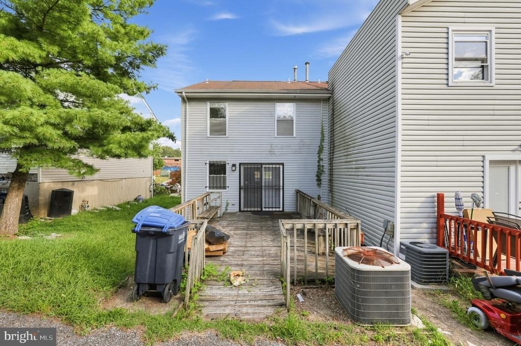910 Southern Avenue Se - Photo 1