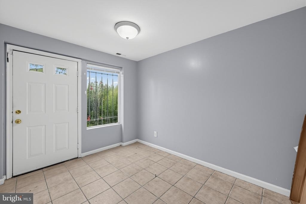 910 Southern Avenue Se - Photo 2