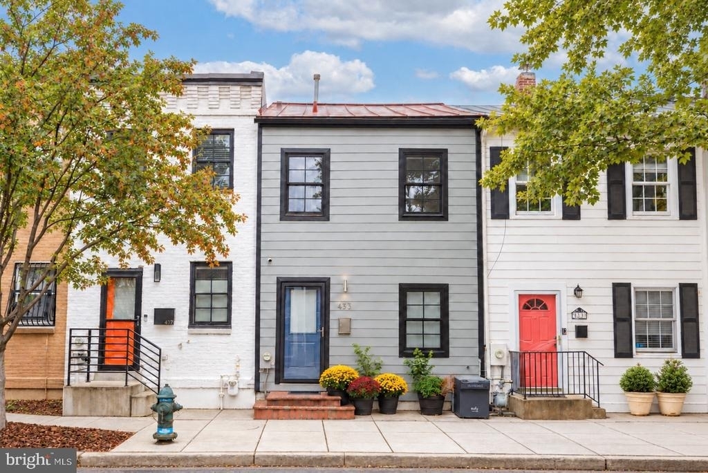 435 Ridge Street Nw - Photo 0