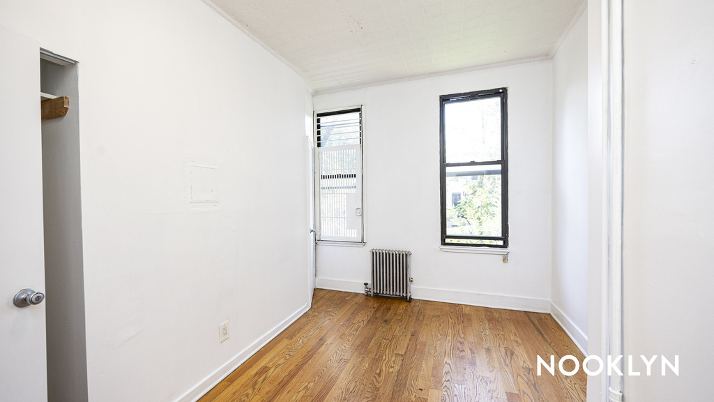 369 Menahan St - Photo 7