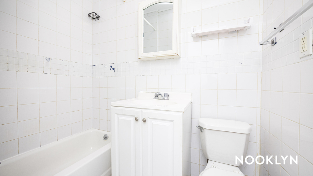 369 Menahan St - Photo 4