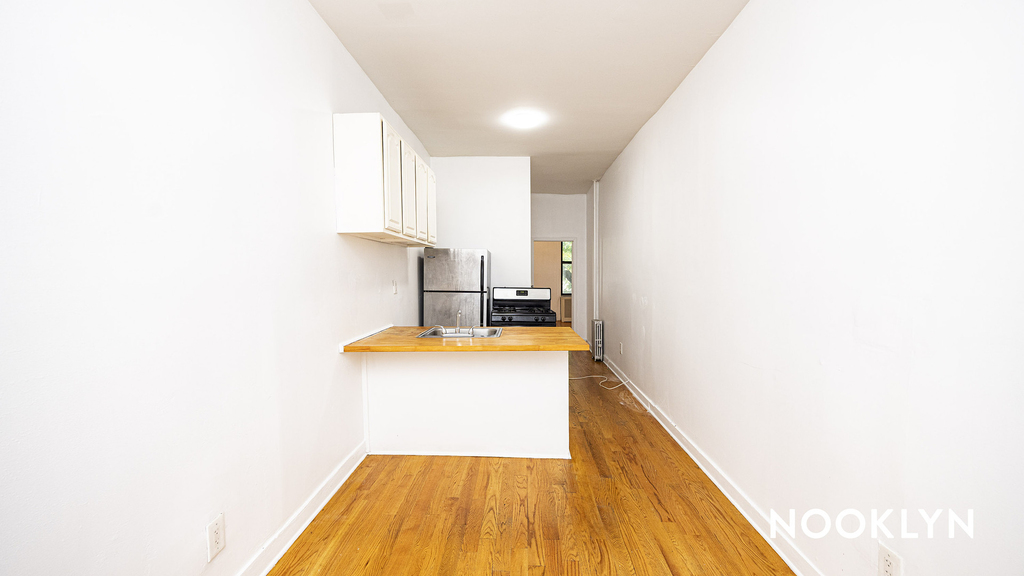 369 Menahan St - Photo 6