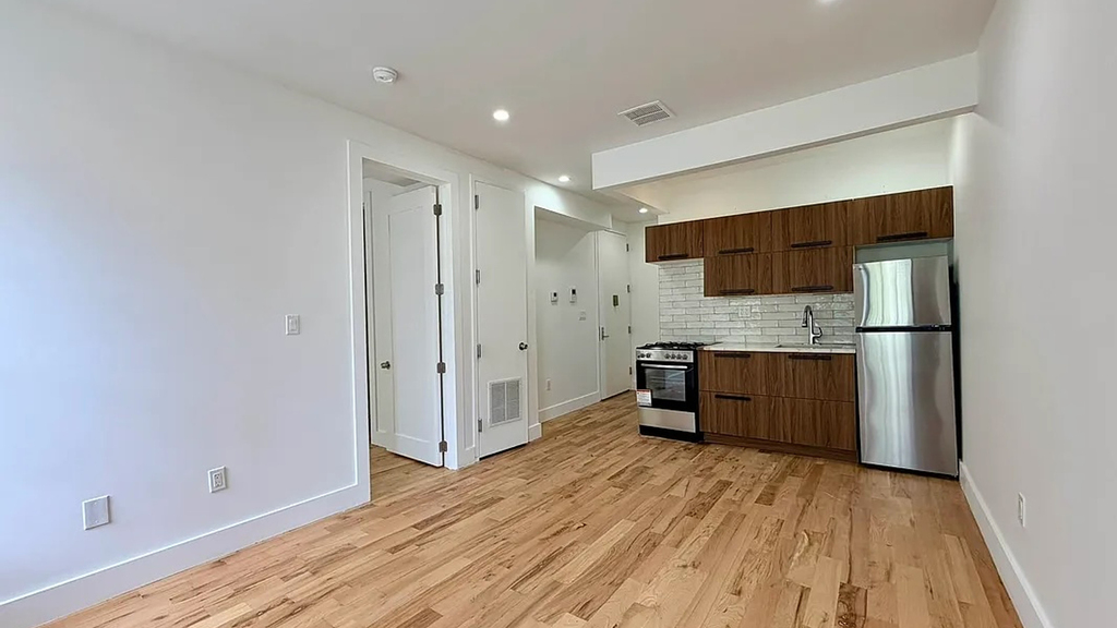 22 Patchen Ave - Photo 3